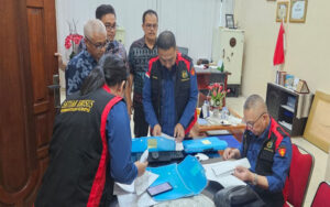 Tim Penyidik Kejatisu Geledah Kantor PTPN I Regional I, Ada Apa ?