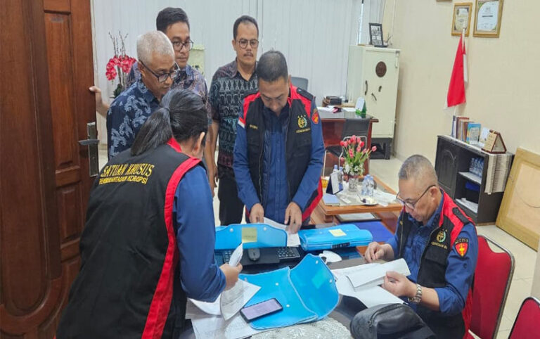 Tim Penyidik Kejatisu Geledah Kantor PTPN I Regional I, Ada Apa ?